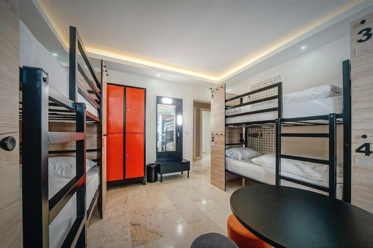 Manu Startup House Vandrarhem Istanbul Exteriör bild